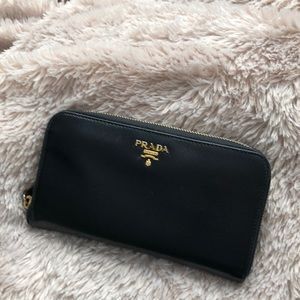 Prada wallet. Authentic
